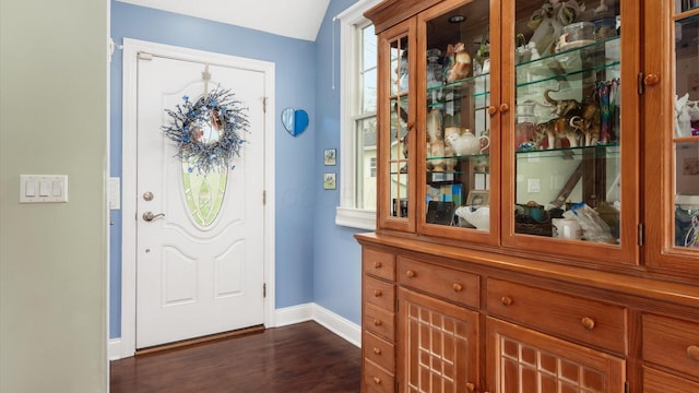 40 Beacon Light Ln, Buckeye Lake, OH 43008 - foyer featuring baseboards and dark wood-style floors