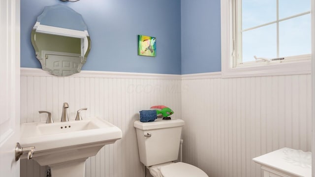 40 Beacon Light Ln, Buckeye Lake, OH 43008 - half bath featuring toilet, a wainscoted wall, and a sink