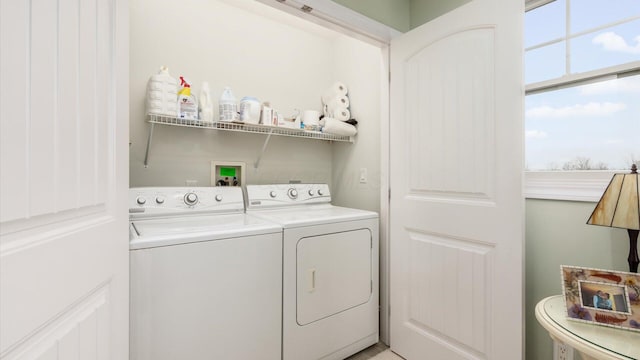 40 Beacon Light Ln, Buckeye Lake, OH 43008 - washroom featuring laundry area and washing machine and dryer