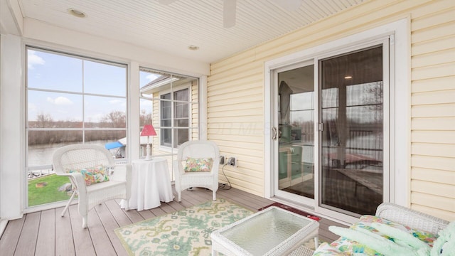 40 Beacon Light Ln, Buckeye Lake, OH 43008 - sunroom featuring ceiling fan
