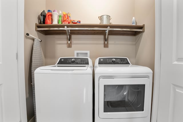 washroom with laundry area and independent washer and dryer