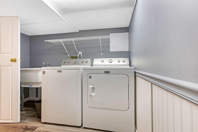 1738 W Chestnut St, Lancaster, OH 43130 - washroom featuring a sink, laundry area, independent washer and dryer, wainscoting, and wood finished floors