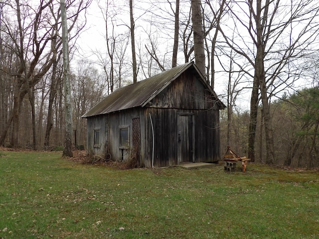 view of outdoor structure featuring an outdoor structure
