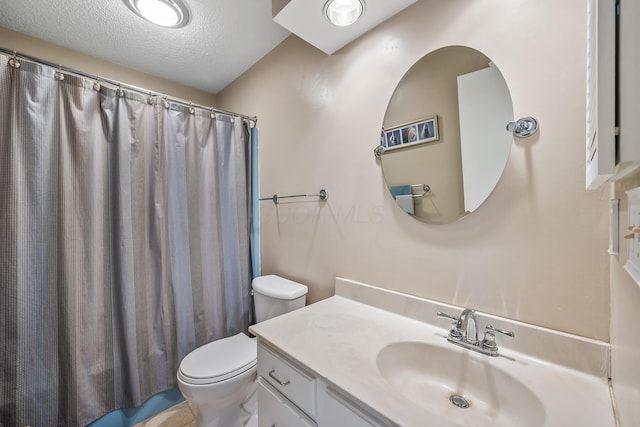 full bath with vanity, a shower with curtain, toilet, and a textured ceiling