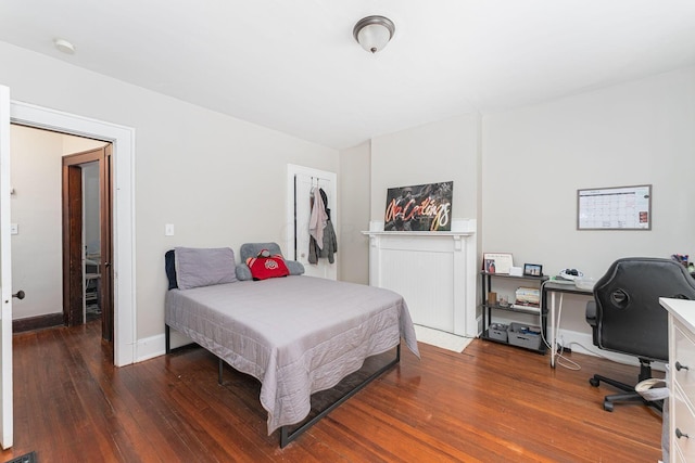 bedroom with baseboards and hardwood / wood-style floors