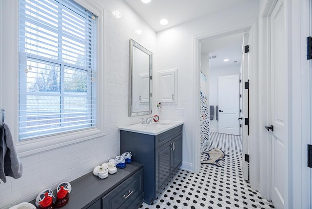 6920 Clivdon Mews, New Albany, OH 43054 - bathroom with vanity, a shower with shower curtain, and visible vents