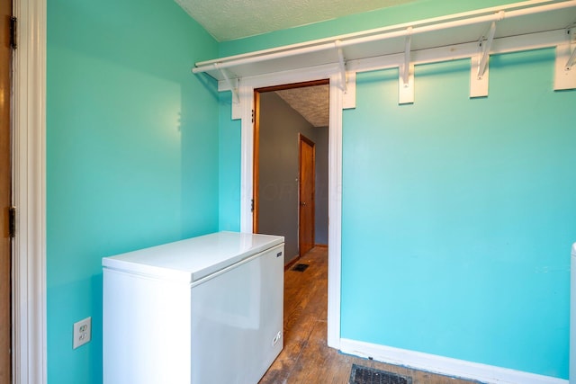 751 Bobo Rd, Beaver, OH 45613 - washroom featuring dark wood-style flooring, visible vents, and a textured ceiling
