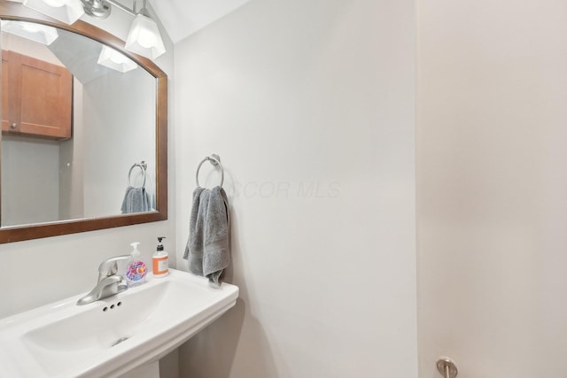 1287 City Park Ave, Columbus, OH 43206 - bathroom featuring a sink