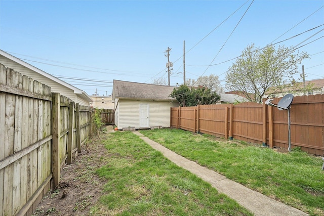 1287 City Park Ave, Columbus, OH 43206 - view of yard with an outbuilding and a storage shed