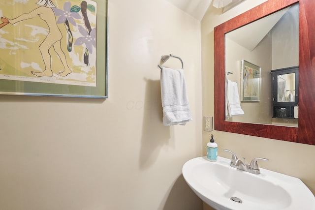 1287 City Park Ave, Columbus, OH 43206 - bathroom featuring a sink
