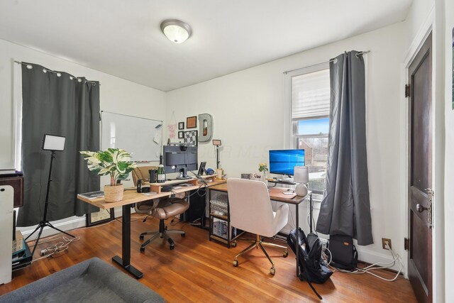 1287 City Park Ave, Columbus, OH 43206 - home office with wood finished floors