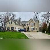 view of front of home featuring driveway
