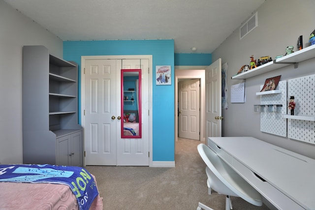 6185 Pollard Place Dr, Hilliard, OH 43026 - carpeted bedroom featuring a closet, baseboards, and visible vents