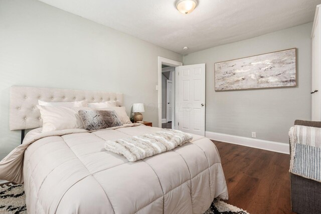 1069 Miller Ave, Columbus, OH 43206 - bedroom featuring dark wood-style floors and baseboards