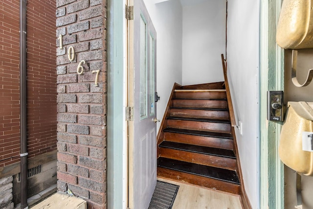 1065-1067 Franklin Ave, Columbus, OH 43205 - stairway with wood finished floors
