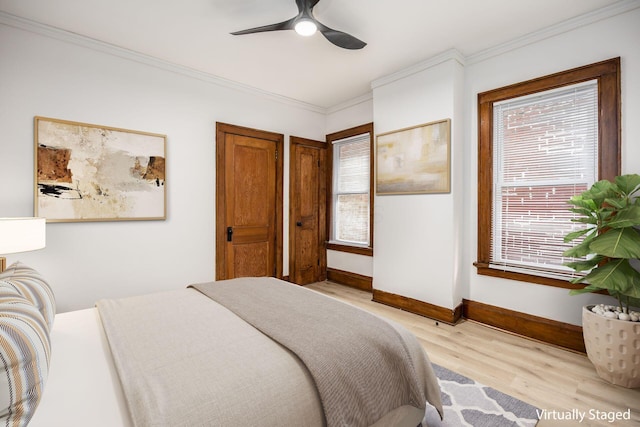 1065-1067 Franklin Ave, Columbus, OH 43205 - bedroom with baseboards, light wood-style floors, multiple windows, crown molding, and a ceiling fan