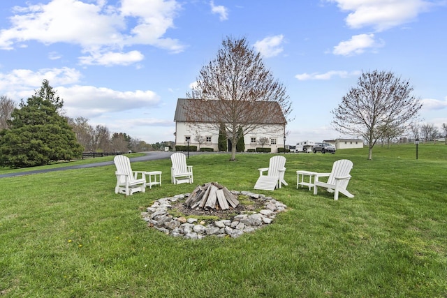 view of yard featuring a fire pit