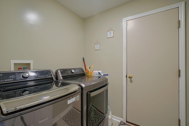 2655 Cross Creek Ave, Lancaster, OH 43130 - laundry area with baseboards, laundry area, and washer and clothes dryer