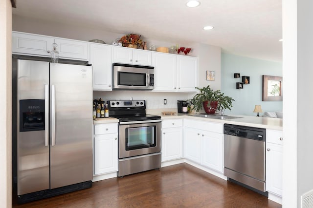 kitchen with a sink, stainless steel appliances, recessed lighting, and light countertops