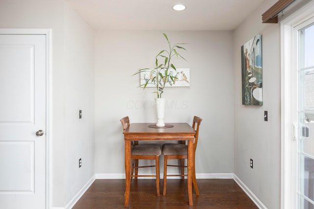 dining area featuring baseboards, recessed lighting, and wood finished floors
