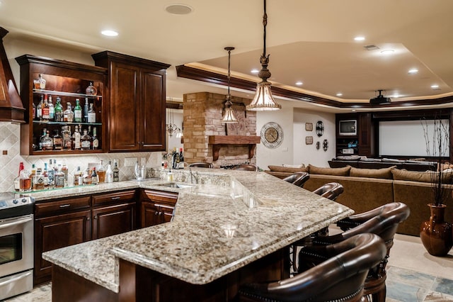 10577 Wellington Blvd, Powell, OH 43065 - indoor wet bar featuring a tray ceiling, electric range, tasteful backsplash, recessed lighting, and ornamental molding
