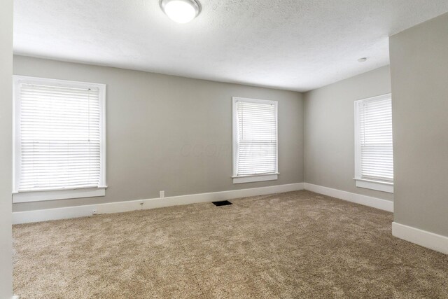 300 N Franklin St, Delaware, OH 43015 - carpeted empty room featuring visible vents and baseboards