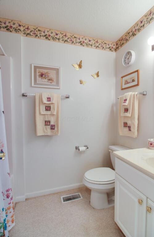 2266 Feather Ln, Marion, OH 43302 - full bathroom featuring vanity, visible vents, toilet, curtained shower, and baseboards