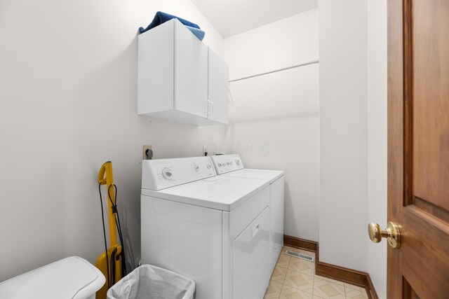 laundry area with baseboards, visible vents, independent washer and dryer, cabinet space, and light floors