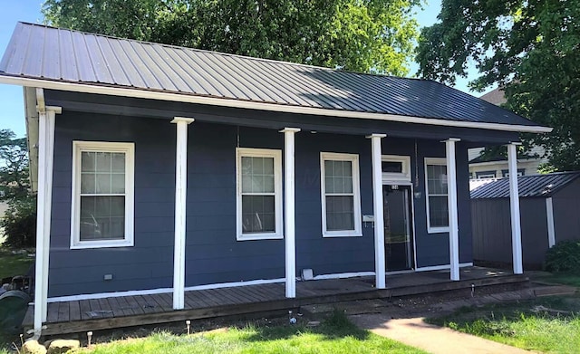 exterior space with a porch