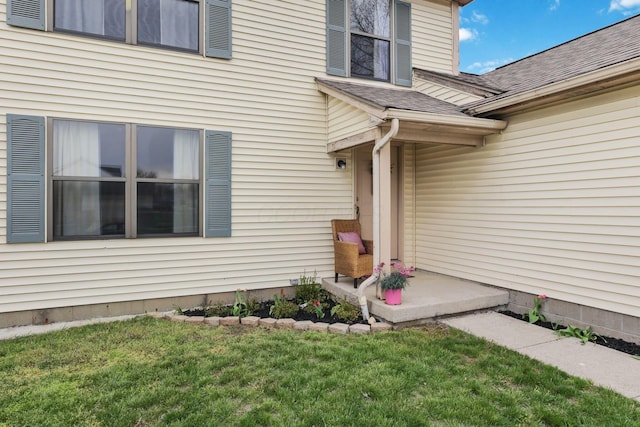 1581 Ringfield Dr, Galloway, OH 43119 - view of exterior entry with a shingled roof and a lawn