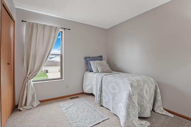 1581 Ringfield Dr, Galloway, OH 43119 - bedroom with visible vents, baseboards, and carpet