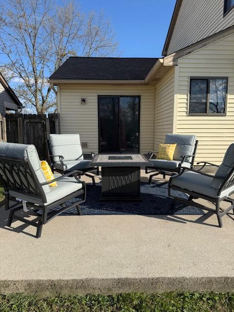 1581 Ringfield Dr, Galloway, OH 43119 - view of patio featuring fence and an outdoor hangout area