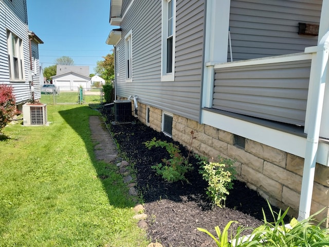 749 Jefferson St, Greenfield, OH 45123 - view of side of home with cooling unit, a gate, and crawl space