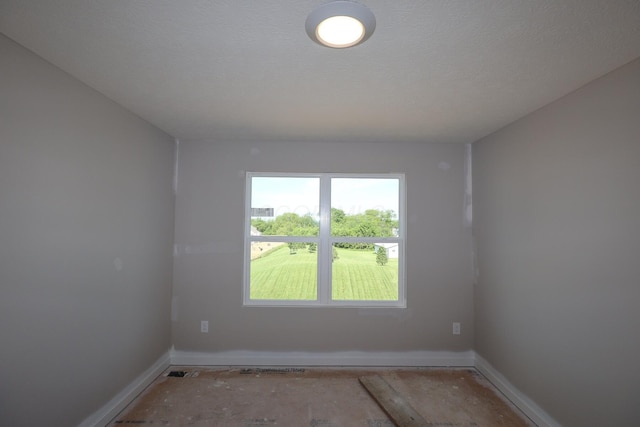 697 Clark Dr, Reynoldsburg, OH 43068 - unfurnished room with baseboards