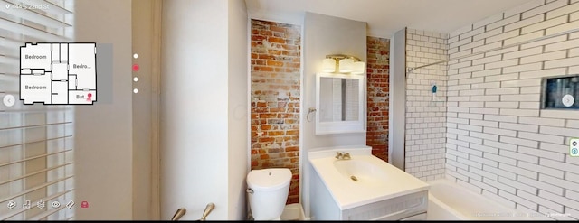 444 S 22nd St, Columbus, OH 43205 - full bath featuring toilet, vanity, and bathing tub / shower combination