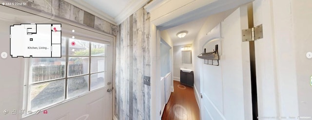 444 S 22nd St, Columbus, OH 43205 - hall featuring wood finished floors