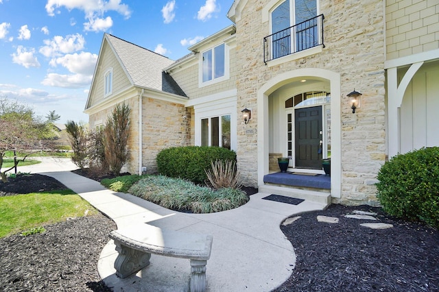 6795 Macneil Dr, Dublin, OH 43017 - entrance to property featuring stone siding and a balcony