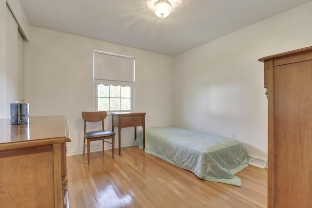 6693 Red Coach Ln, Reynoldsburg, OH 43068 - bedroom featuring light wood-type flooring and baseboards