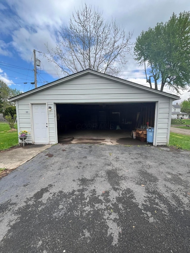 334 N High St, Caledonia, OH 43314 - view of detached garage