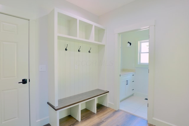 3597 Country Club Rd SW, Lancaster, OH 43130 - mudroom featuring wood finished floors and baseboards