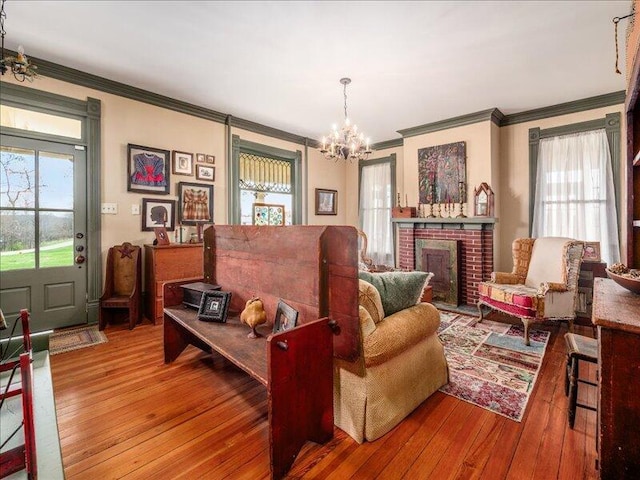 living area featuring a chandelier, a wealth of natural light, and hardwood / wood-style flooring