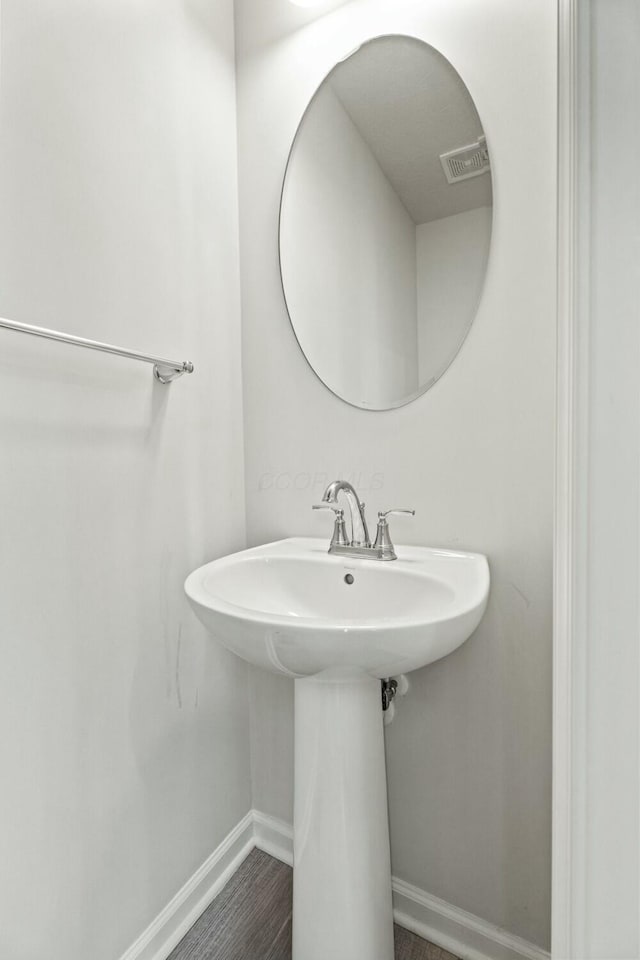 858 Blackcomb Dr, Cincinnati, OH 45244 - bathroom featuring visible vents and baseboards