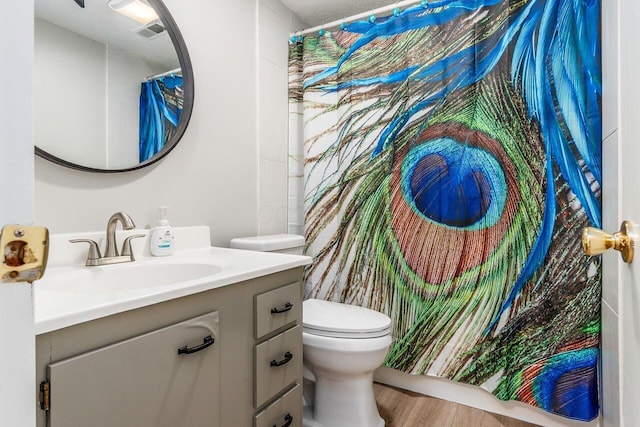 bathroom with wood finished floors, visible vents, toilet, vanity, and a shower with shower curtain