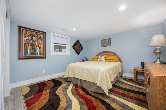 bedroom featuring wood finished floors, recessed lighting, visible vents, and baseboards