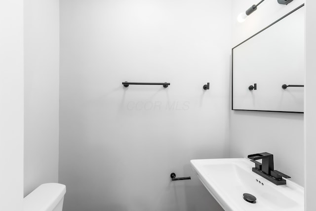 271 S Terrace Ave, Columbus, OH 43204 - bathroom with toilet and a sink