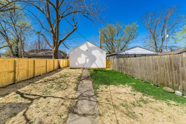271 S Terrace Ave, Columbus, OH 43204 - view of yard with a fenced backyard and an outdoor structure