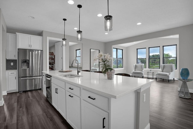 kitchen with stainless steel appliances, recessed lighting, a sink, and dark wood-type flooring