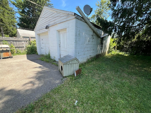 1054 S Hampton Rd, Columbus, OH 43227 - view of outbuilding with aphalt driveway, fence, and an outdoor structure