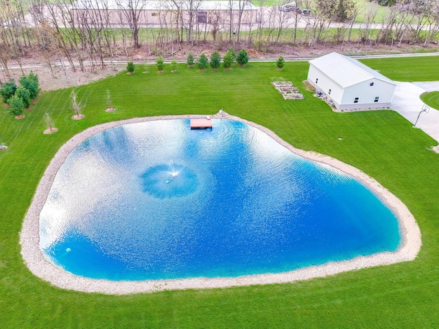 view of swimming pool featuring a lawn