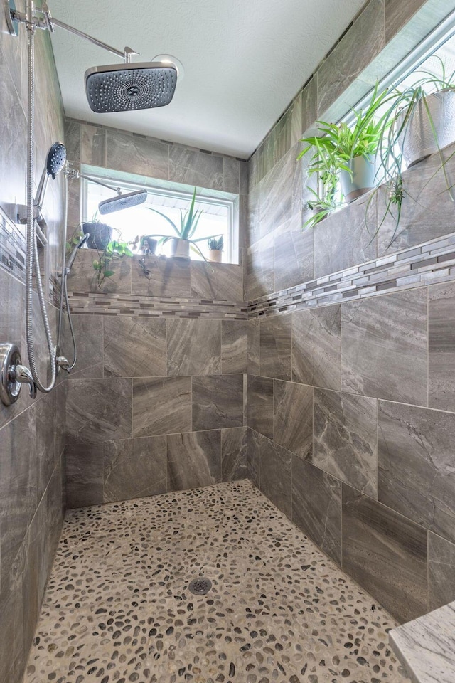 full bathroom featuring tiled shower